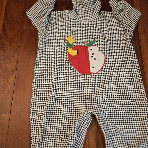 Kelly's Kids Black/white Houndstooth Kids One Piece Romper Apple Design - Picture 7 of 13